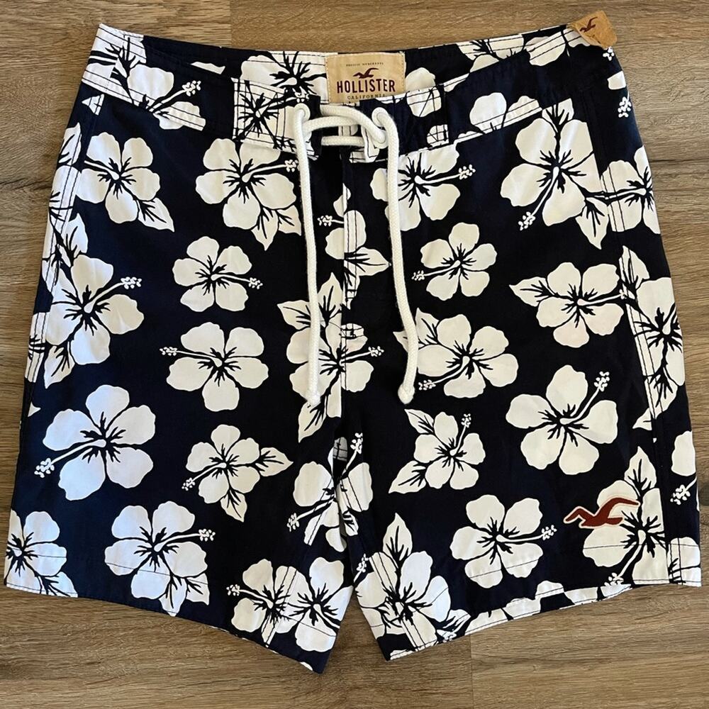Hollister Board Shorts Size Medium